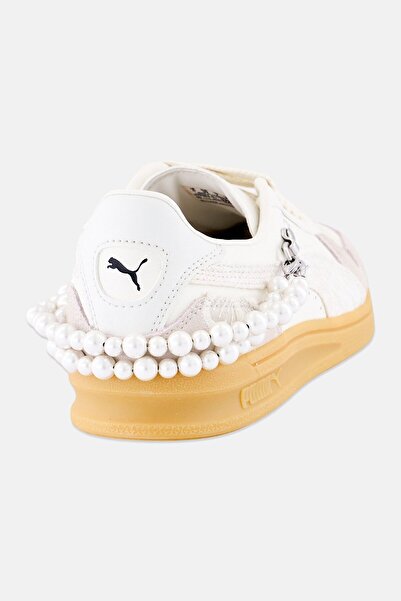 Puma Women Lace Up Indoor Training Shoes, white