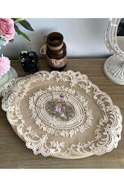 Generic طقم من قطعتين من مفارش المائدة الدانتيل على الطراز الفرنسي القديم - بساط كوب/مزهرية مطرز، مقاس 43×32 سم، لون بيج