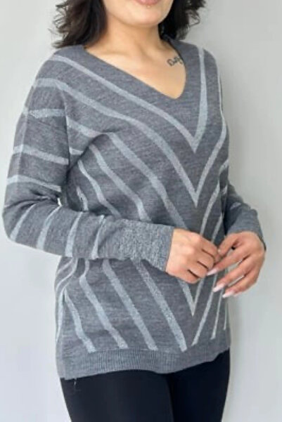 Bİ.GİYSEN سترة نسائية رمادية ذات رقبة على شكل حرف V مخططة بخطوط لامعة قماش قابل للتمدد متماسكة ناعمة ذات ملمس ناعم