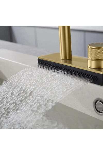 SanDonna Aster gold kitchen faucet with pull-out shower