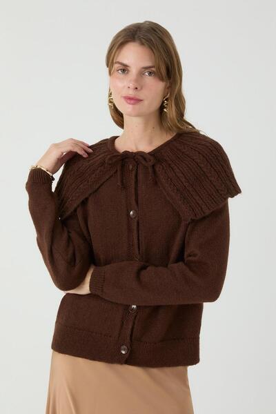 inspiration كارديجان كايين برباط عند الرقبة باللون البني