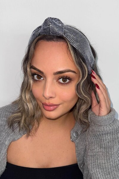 TAKIŞTIR Coroană cu noduri de culoare argintie cu detalii din piatră