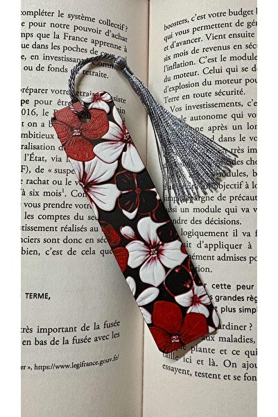 Anka Atolye إشارة مرجعية منقوشة بالأزهار