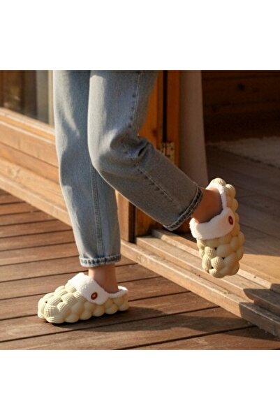 OEM Fluffy and warm slippers for women, non-slip sole, 809