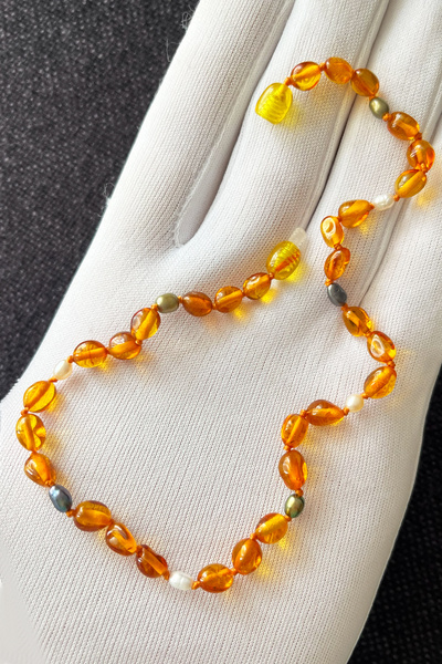 İpek Kehribar Certified Amber Baby Necklace - Caramel Color, Pearl Detail, Flat Amber Necklace Silk-349