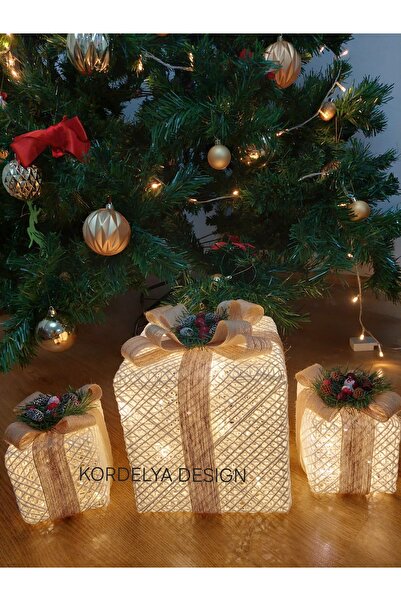 kordelya design YILBAŞI AĞACI ALTI LED IŞIKLI HEDİYE PAKETİ SETİ BOY 22X22X22...