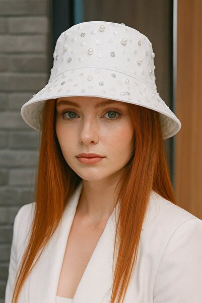 TAKIŞTIR White Color Pearl Detailed Heart Figured Design Hat