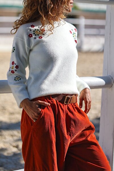 Güneşkızı Πουλόβερ με λαιμόκοψη εκρού, με κέντημα στους ώμους, μαλακή υφή, χαλαρό πουλόβερ 60 40