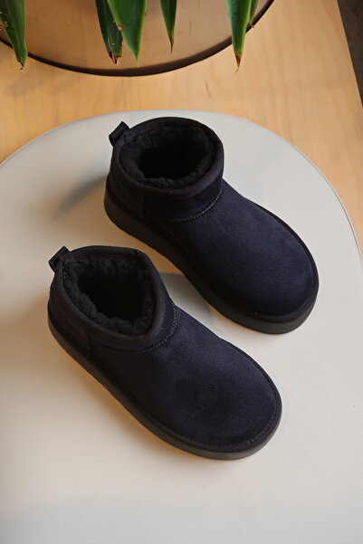 Crux حذاء نسائي من جلد الغزال الأسود مع فرو من الداخل