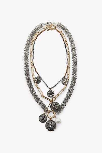 Unzilee Brand Model 3-Piece Medallion Necklace