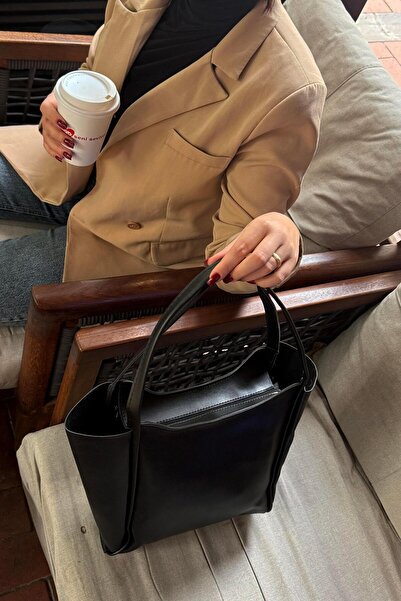 La La'Graccio Paris حقيبة كتف كاري كاجوال للنساء من لاجراكيو باريس باللون الأسود