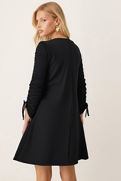 armonika Kadın Siyah Sıfır Yaka Kolları Büzgülü Kulplu Uzun Kol Elbise ARM-26K001033