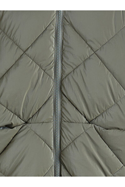 LC Waikiki Φουσκωτό παλτό για κορίτσια με καπιτονέ σχέδιο