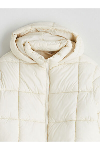 LC Waikiki Create Your Style from Uzg Store | Hooded Girl's Puffer Jacket