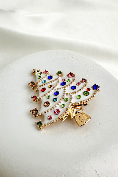 Modex Yılbaşı Özel Altın Sarısı Renkli Taşlı Beyaz Çam Ağacı Broş (6cm-5cm)