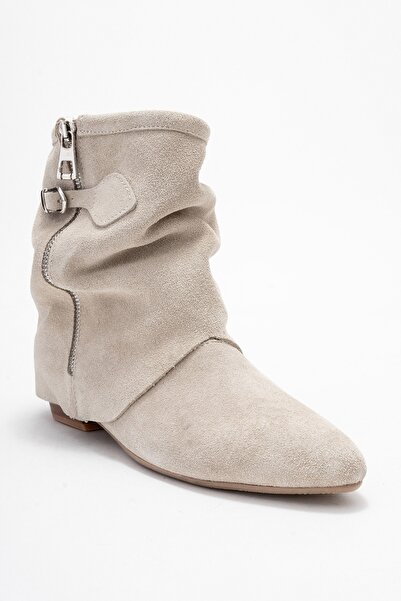 LuviShoes NOAR Bej Süet Hakiki Deri Büzgülü Fermuarlı Kadın Bot