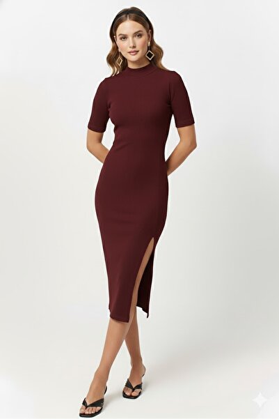 Sienza فستان نسائي باللون العنابي حياكة مضلعة ذو ياقة عالية شق