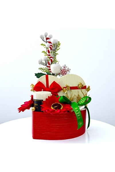 velve Χριστουγεννιάτικη σύνθεση με λουλούδια σε σχήμα καρδιάς, διακοσμητικά κ...