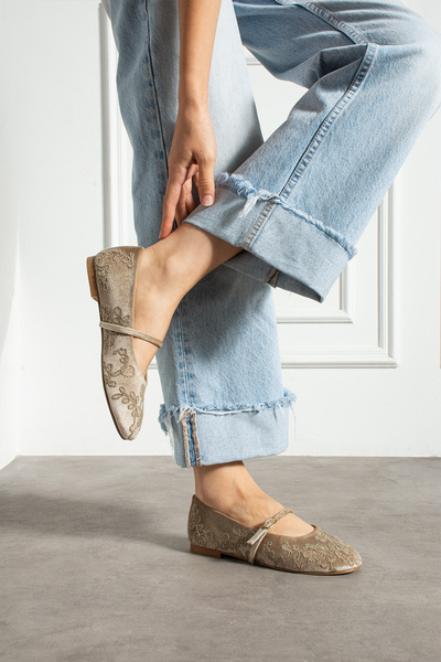 Mio Styllo Belle Velvet and Embroidery Detailed Round Toe Luxury Women's Ballerina Shoes