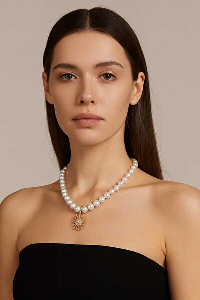 bahia butik aksesuar قلادة نسائية من حجر الزركون واللؤلؤ – إكسسوار عصري بتفاص...