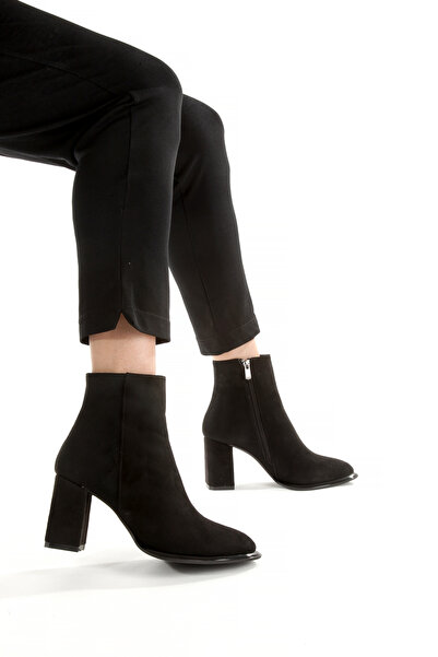 PİCCOLO 8CM KALIN TOPUKLU ŞIK FERMUAR DETAYLI SÜET BOT