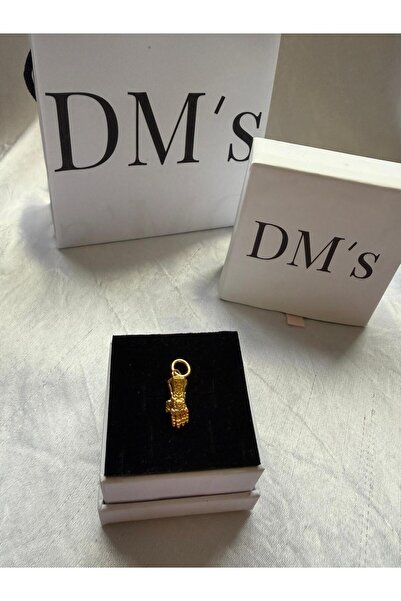 DM’s Silver Marvel’in Sarı Eli Gümüş Charm’ı