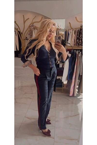 Maison MeDa قميص نسائي كاجوال بقصة مريحة باللون الأزرق الداكن مع تفاصيل مميزة...