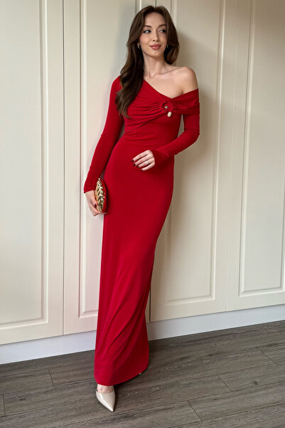 Dilay Gökoğlu Butik One Shoulder Long Sleeve Buckle Neckline Elegant Maxi Red Dress