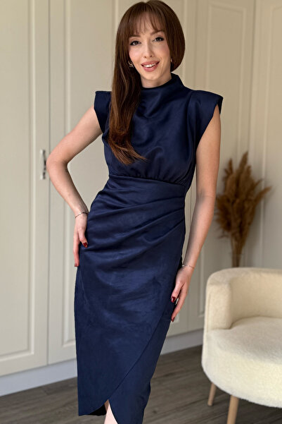 Dilay Gökoğlu Butik Süet Vatkalı Önü Yırtmaçlı Lacivert Midi Elbise