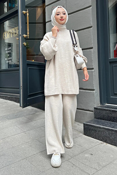 İpli طقم تريكو نسائي بأكمام بالون لون بيج