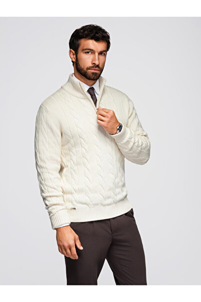 OMBRE Pánský svetr s copánkovým úpletem a golfovým límcem na zip - krémový v1 OM-SWZS-0138