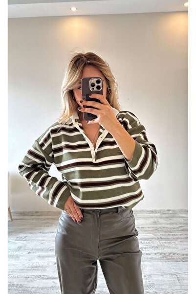 BeeYouStudio Polo Neck 3 Button Striped Sweater / Green