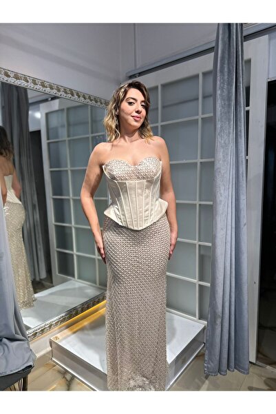 Abiye's KREM BÜSTİYERLİ BONCUKLU İKİ PARÇA NİŞAN SÖZ ABİYESİ