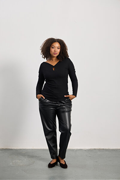 LUOKK BRETT V Yaka Pencereli Bluz Siyah