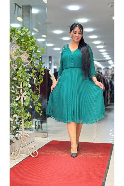 live forever فستان ميدي من الشيفون المطوي بتفاصيل من التول والأحجار مقاس كبير