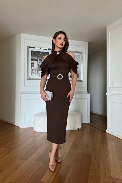 Neşeli Butik γυναικείο φόρεμα με λεπτομέρεια στον ώμο με αγκράφα και ζώνη μεσαίου μήκους NBNC110095