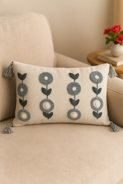 Sepetorium Gri Çiçek Desenli Punch Boho Kırlent Kılıfı – Püsküllü Dikdörtgen Dekoratif Yastık