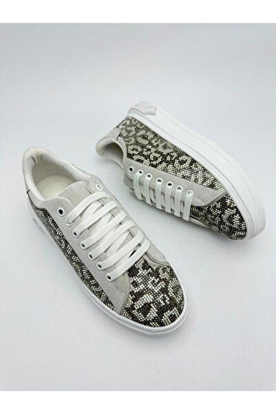 vanorio حذاء رياضي نسائي فاخر بتفاصيل من حجر الفهد ونعل سميك أبيض اللون