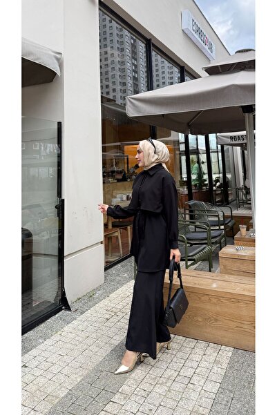 BURCU TESETTÜR Costum de scuba cu nasturi în față, model supradimensionat, pe...