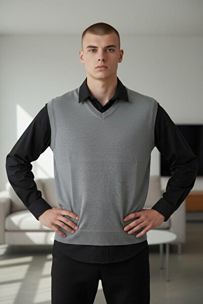 GÖMLEK GALERİSİ سترة رجالية ذات قصة عادية وياقة على شكل V مصنوعة من الصوف