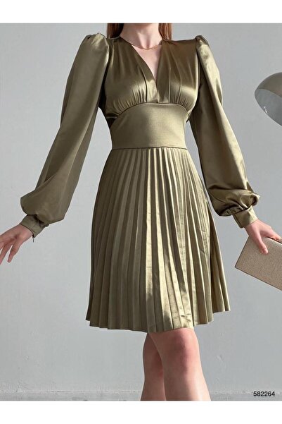 Modafeminen Μίνι φόρεμα με λαιμόκοψη σε σχήμα V, σατέν, με λεπτομέρεια πιέτες στη φούστα 582264 ΧΑΚΙ