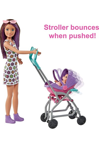 Barbie مجموعة ألعاب سكيبر بيبي سيترز إنك مع دمية سكيبر بيبي، دمية بيبي، أثاث وإكسسوارات