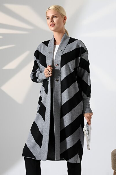 aytenli Straight Collar Silver Accessories Available in Sizes S to XL Standard Size Compatible Zigzag Pattern Knee-Length Stylish Knitwear Cardigan