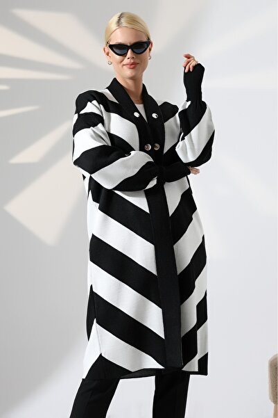 aytenli Straight Collar Silver Accessories Available in Sizes S to XL Standard Size Compatible Zigzag Pattern Knee-Length Stylish Knitwear Cardigan