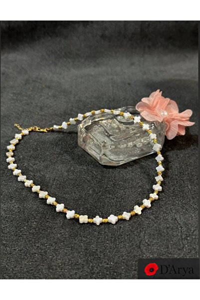 Darya Dd541 White Four-Leaf Clover Dorica Necklace (Gold Detailed)