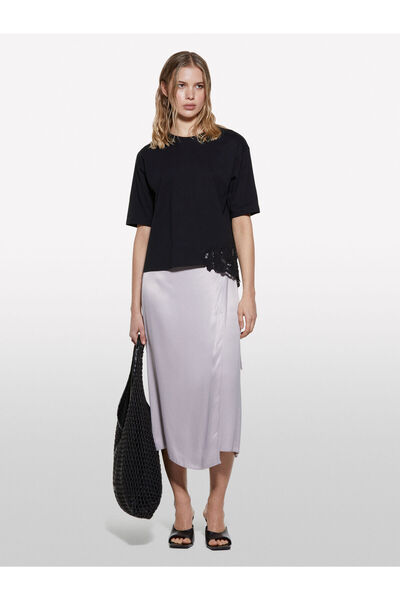 Sisley Γυναικείο μπλουζάκι από 100% βαμβάκι με λεπτομέρεια κεντήματος με λαιμόκοψη και κανονική εφαρμογή - 325P3F1QL107M