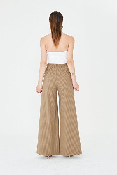 LA PANTE Wide Leg Trousers with Elastic Waist and Laces