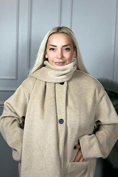 Muna Boutique Yumuşak Dokulu Yakası Çıkarılabilen Kendinden Atkılı Krem Kadın Mont