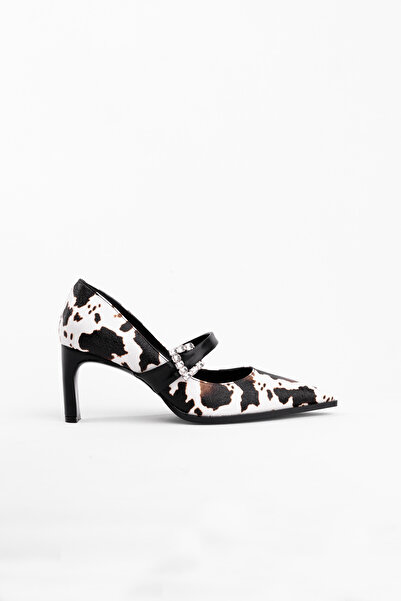 Tasarım Elegant with Its Patterned Buckle, Modern Style, Stylish Everyday High-Heeled Shoes, Fashionable and Makes a Difference.