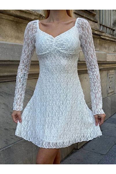 bysoca Kadın Beyaz Uzun Kollu Kalp Yaka Göğsü Büzgülü Astarlı Kloş Etekli Dantel Mini Elbise